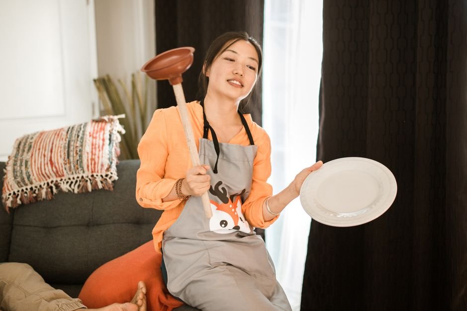 using a plunger on a clogged kitchen sink