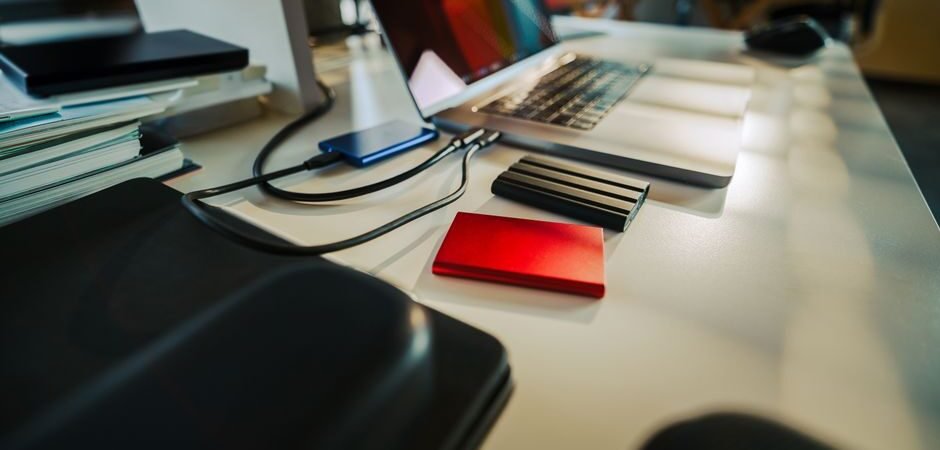 Close the Lid Without Killing Your Laptop: Stop Sleep Mode on Windows & Mac