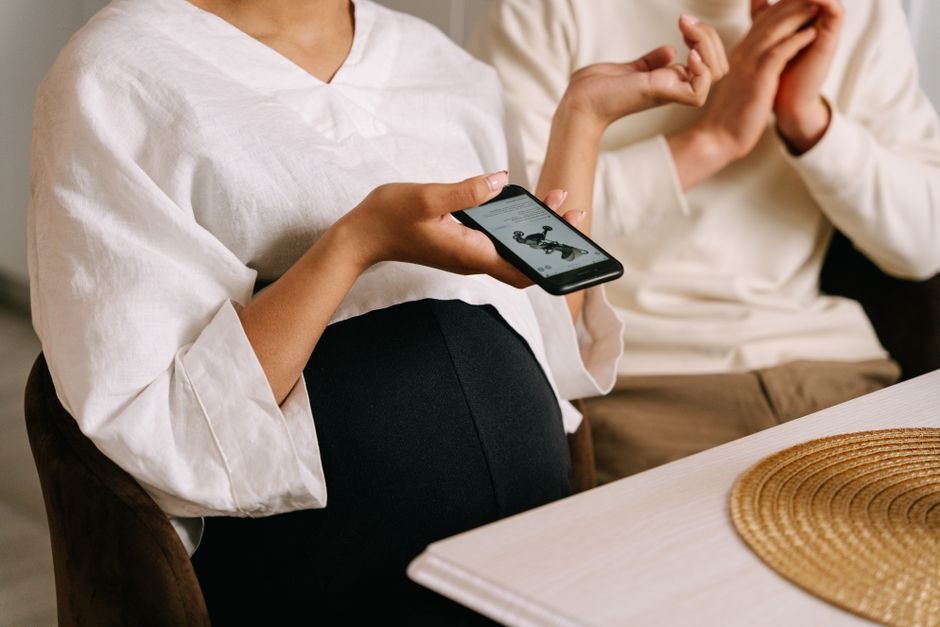 How to Hear Your Baby’s Heartbeat at Home with iPhone and AirPods (Live Listen)