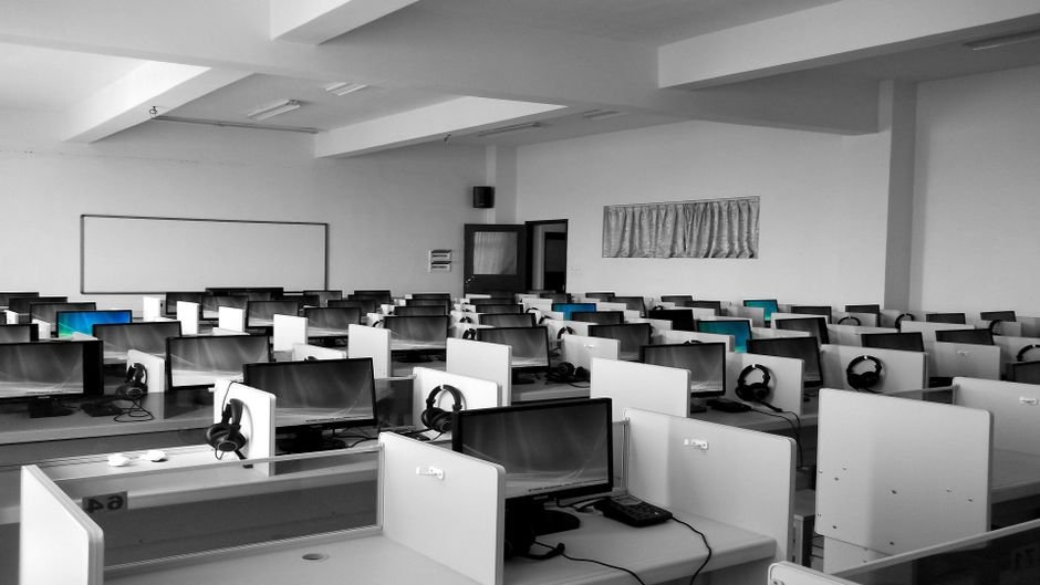 Desktop computer setup where you can schedule an automatic shutdown