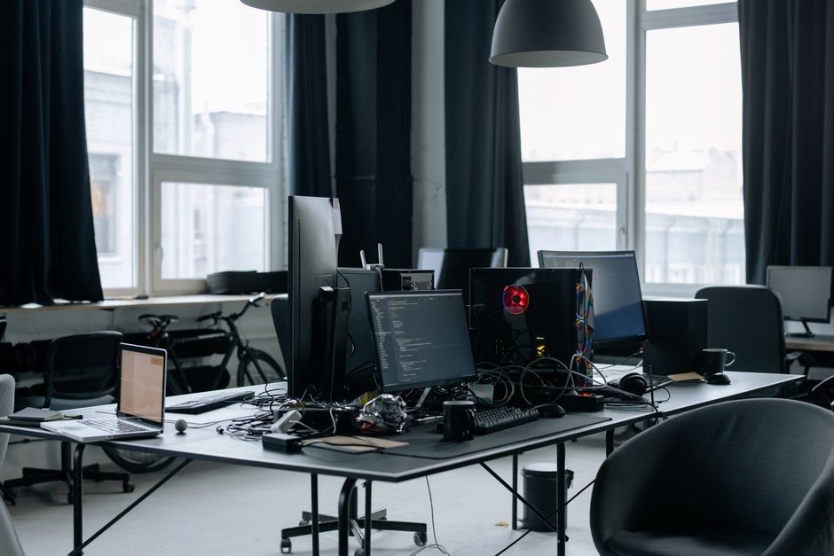 Laptop workspace running Windows, ready for a scheduled shutdown