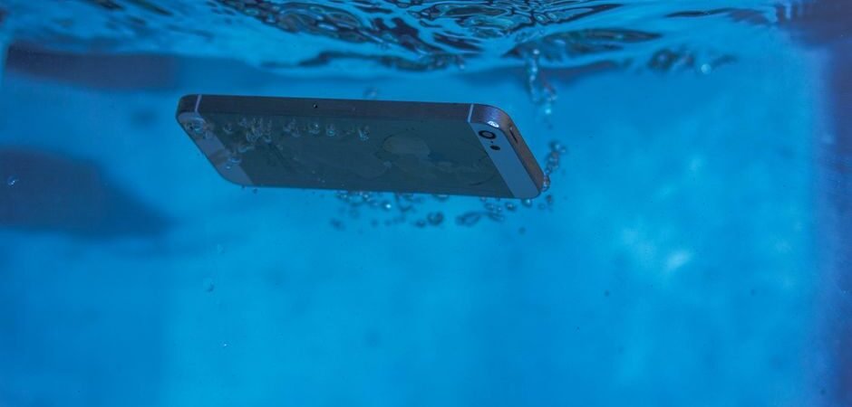 Dropped Your Phone in Water? 4 ‘Fixes’ That Ruin It (and What to Do Instead)