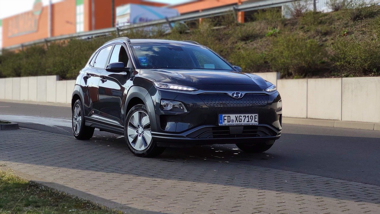 Hyundai autonomous vehicle sensor suite with 8 cameras and 1 radar