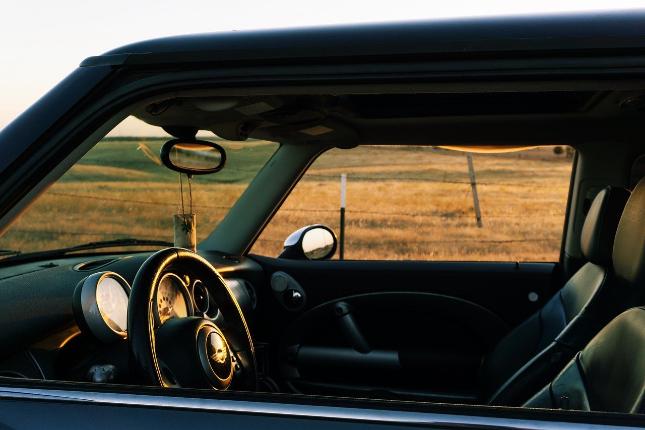 Gas Station Hacks: 5 Fuel-Saving Habits Most Drivers Miss (And When to Fill Up)