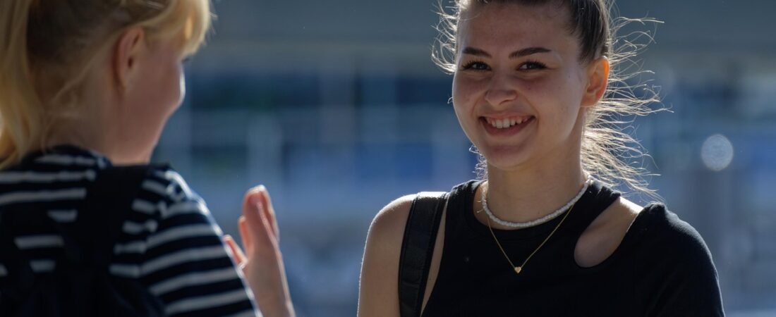 4 Speech Habits of Happy People in Difficult Situations